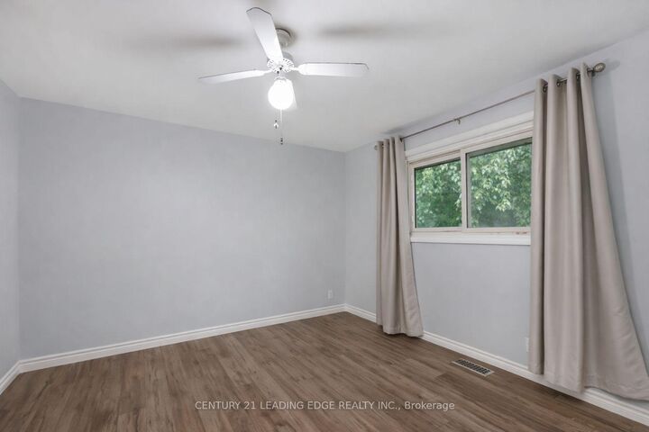 Photo de la propriété:  306 Lindan (Room 1) Avenue  ON K9L 1K6 