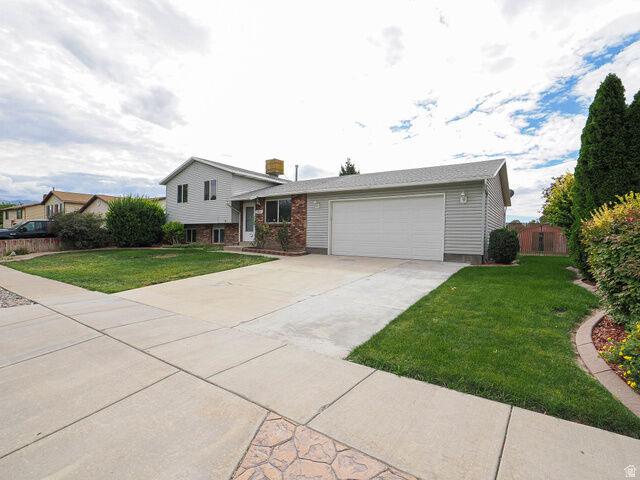 Property Photo: 3871 W 2925 S UT 84120