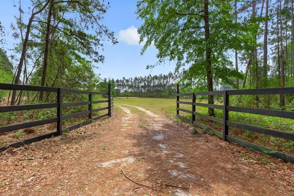 Property Photo: 15559 County Road 108 FL 32046