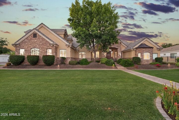 Property Photo:  2918 E Waterman Way  AZ 85297 