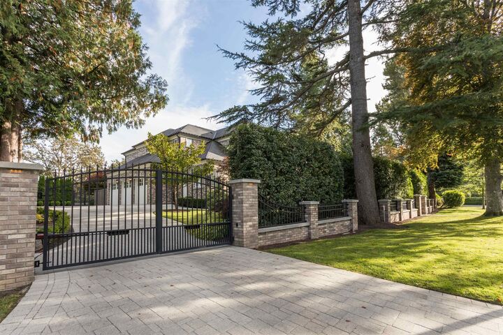 Property Photo: 3085 Southdowne Road BC V8R 6H3