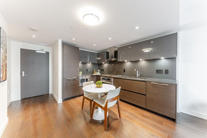 Property Photo: 1561 W 57th Avenue 201 BC V6P 0H5
