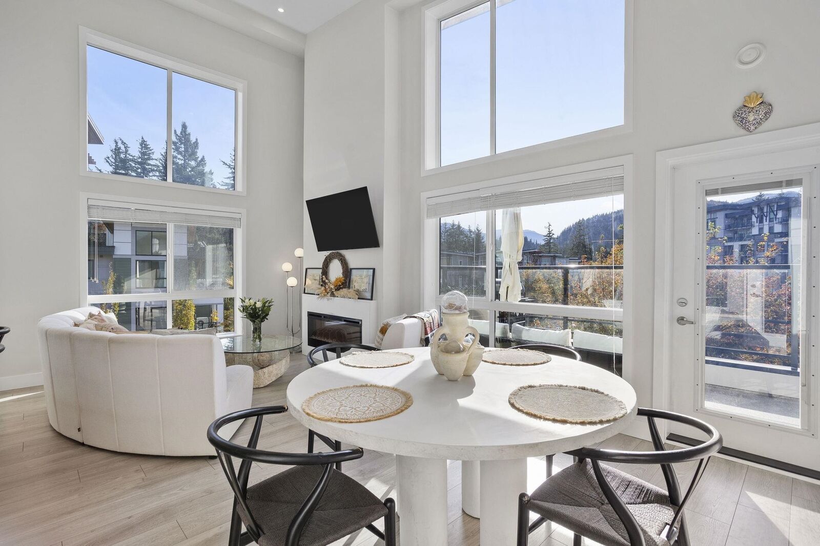 Property Photo: 45500 Market Way 401 BC V2R 6G5