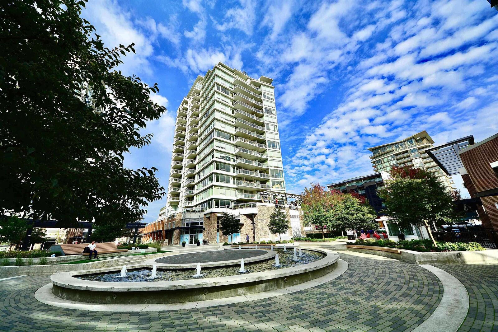 Property Photo: 1473 Johnston Road 1406 BC V4B 0A2