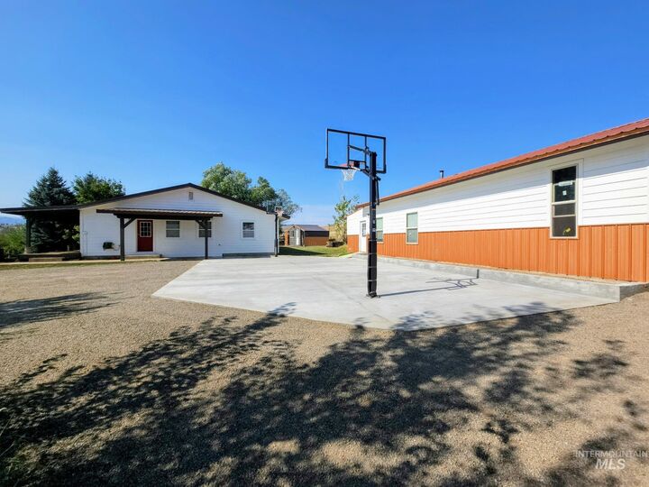 Property Photo:  2599 Fruitvale Glendale Road  ID 83612 