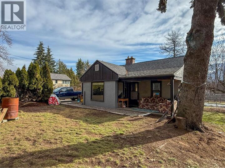 Property Photo:  2533 Columbia Avenue  BC V1N 2X4 