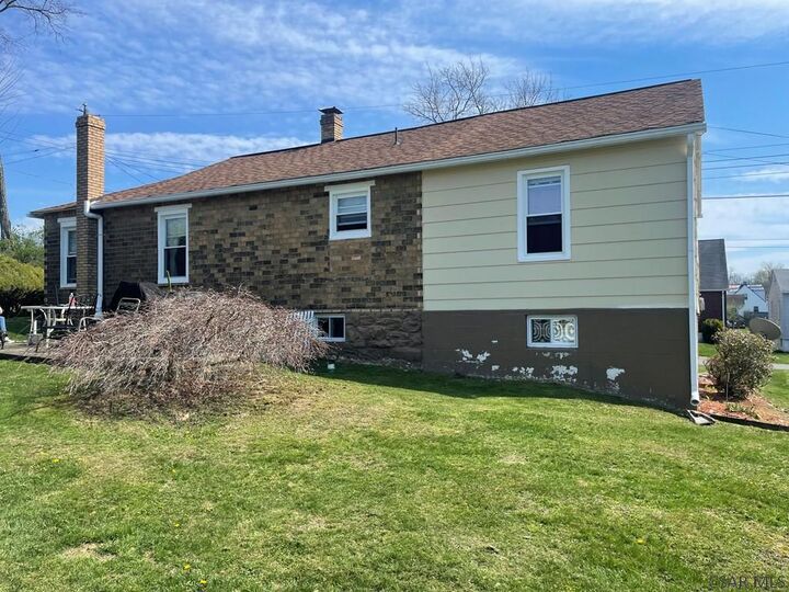 Property Photo:  133 Dowling Road  PA 15904 