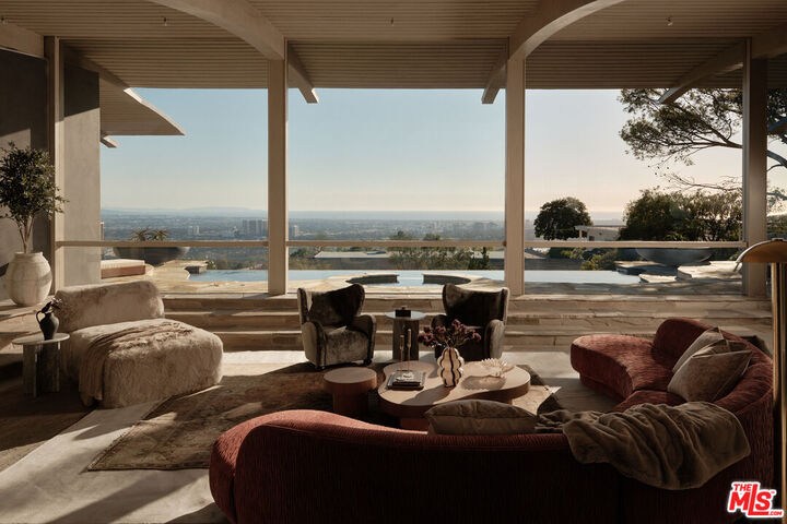 Property Photo:  624 Cole Pl  CA 90210 