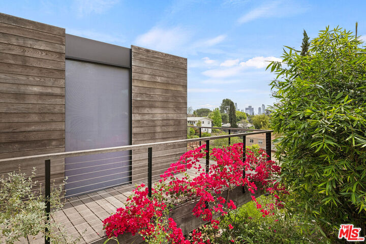 Property Photo:  1664 N Benton Way  CA 90026 