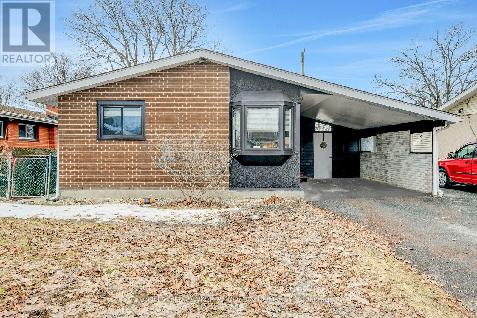 Property Photo:  2424 Heaton Avenue  ON K1G 1J2 