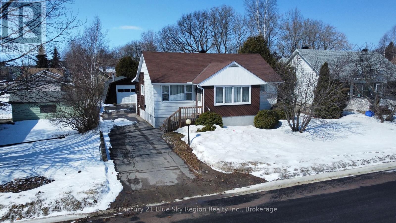 Photo de la propriété: 215 Princess Street West ON P1B 6C4