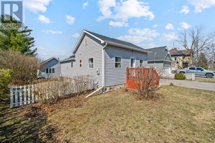 Property Photo:  18 Bismark Street  ON N0M 2T0 