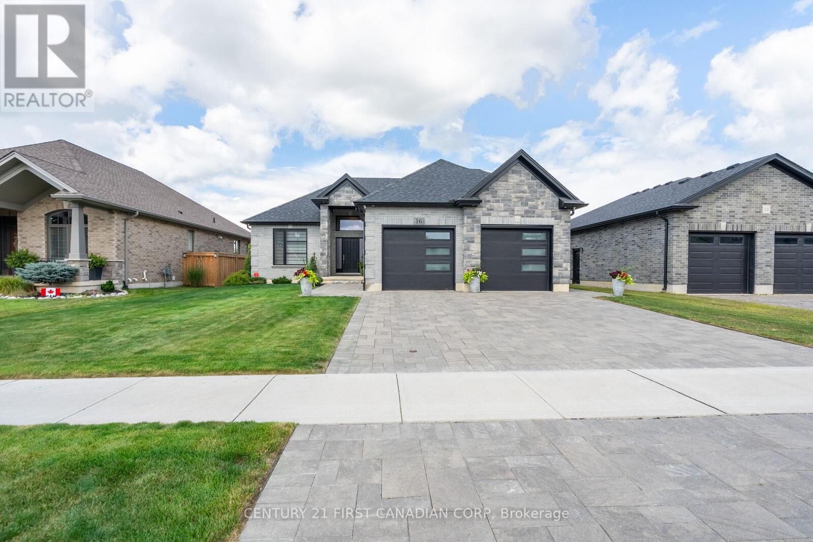 Property Photo:  16 Foxborough Place  ON N0M 2P0 