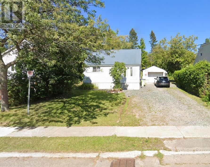 Photo de la propriété:  72 Elliott Rd  ON P6C 2Z4 