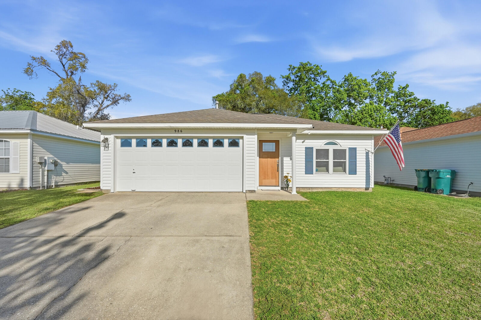 Property Photo:  986 John Wayne Circle  FL 32547 