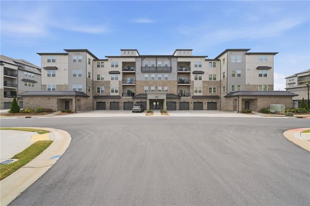 Property Photo:  3321 Orwell Way 3104  GA 30041 