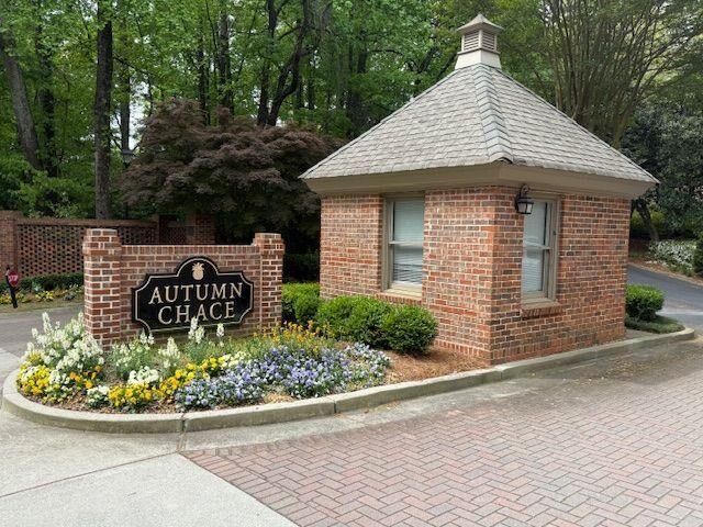 Property Photo:  318 NE The Chace NE  GA 30328 