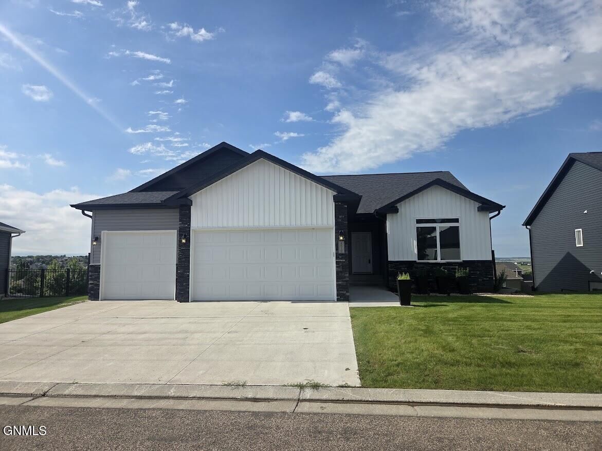 Property Photo: 4810 Cornice Loop ND 58503