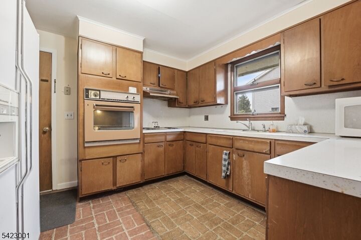 Property Photo:  46 Shawnee Trl  NJ 07871 