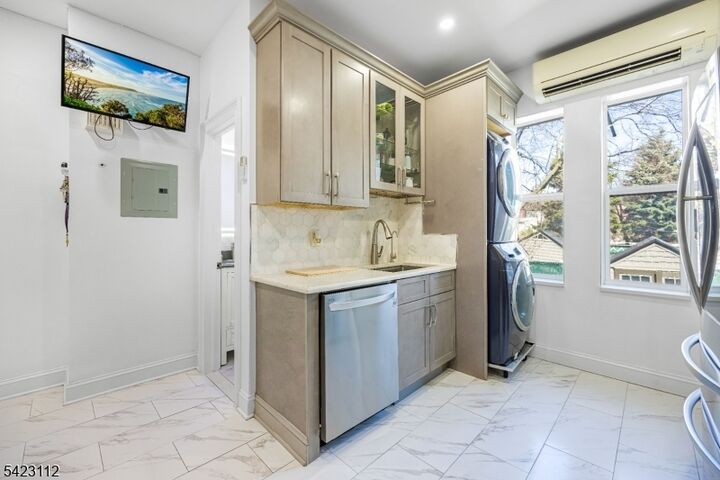 Property Photo:  326 60th St 4  NJ 07093 