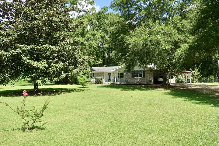 Property Photo:  209 Singley  MS 39429 