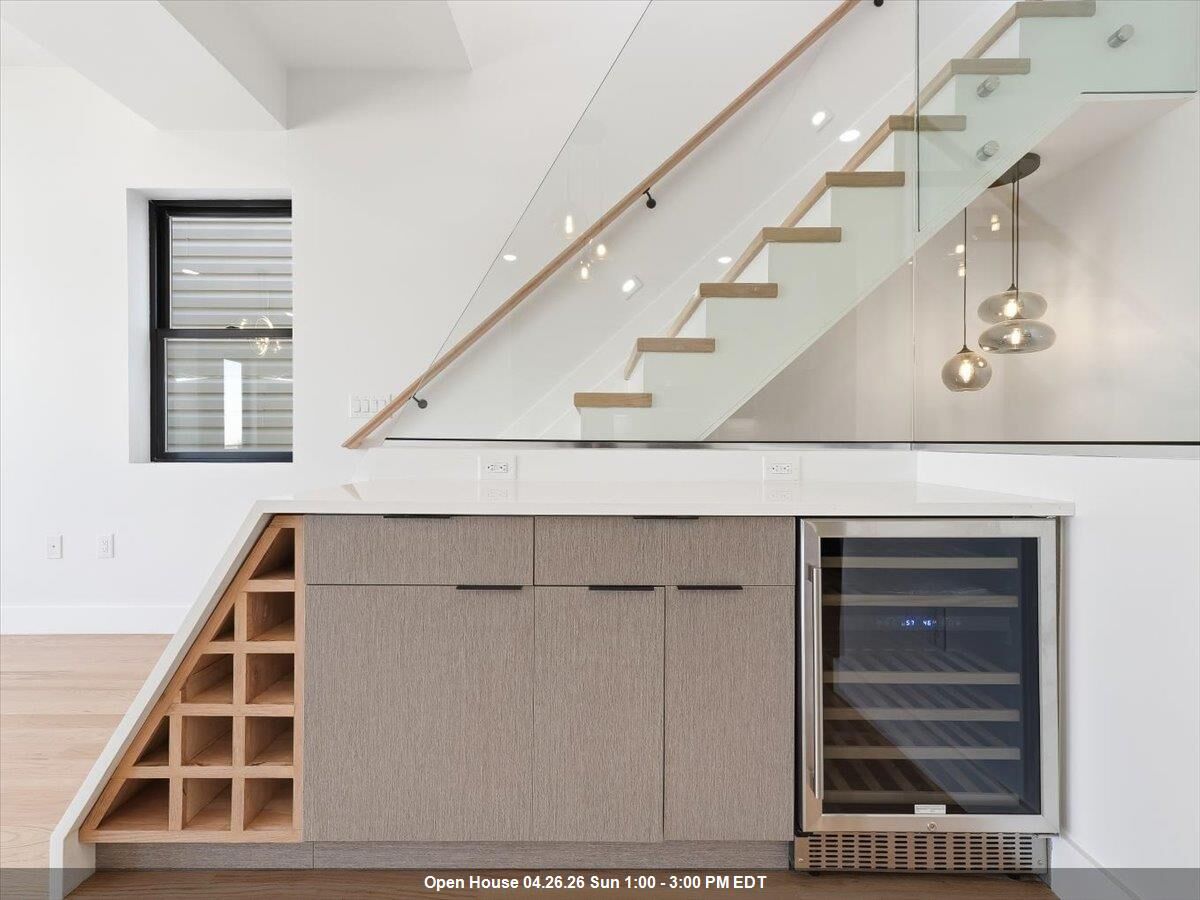 Property Photo:  81 Lexington Ave 2  NJ 07304 