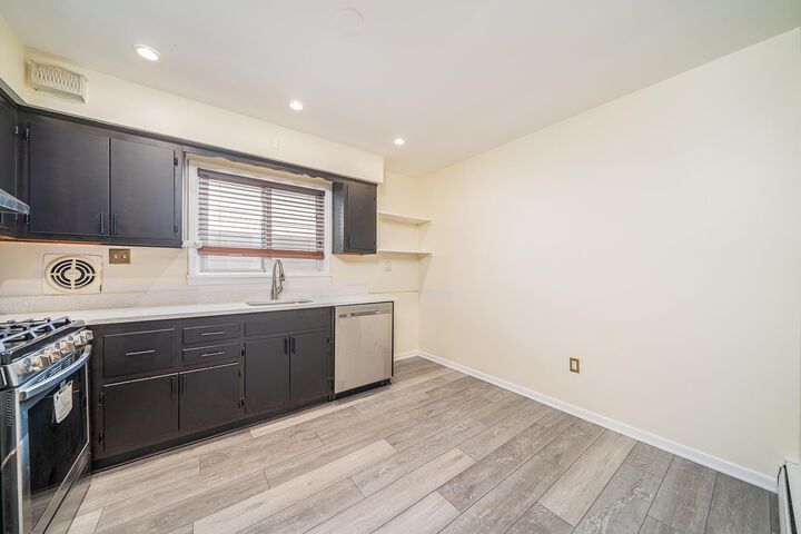 Property Photo:  121 Ogden Ave 2  NJ 07307 