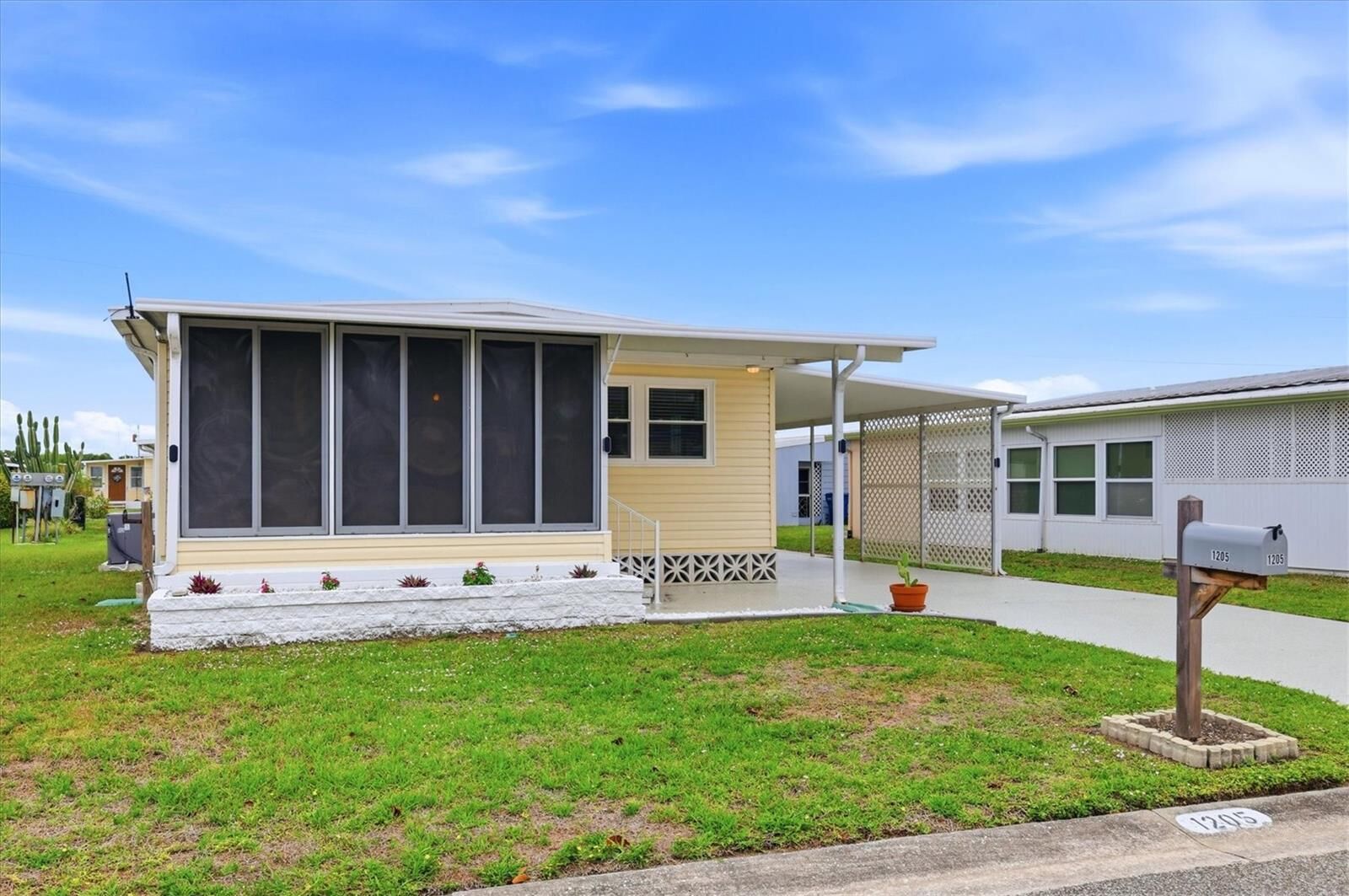 Property Photo:  1205 45th Avenue Drive E  FL 34222 