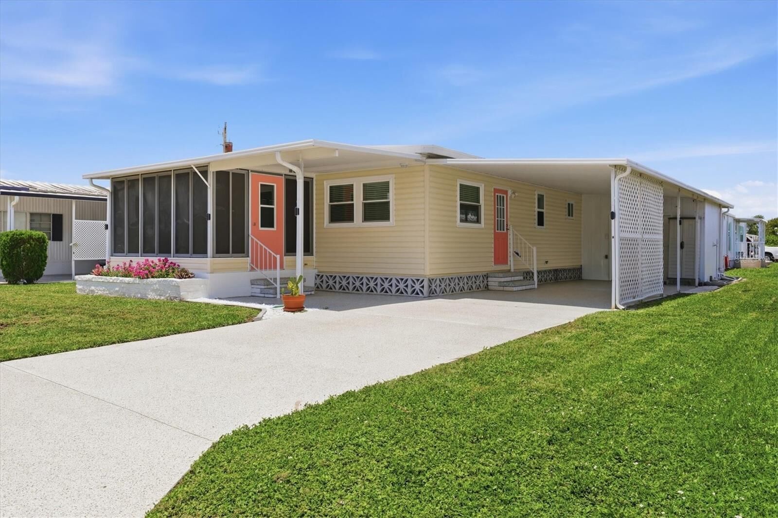 Property Photo:  1205 45th Avenue Drive E  FL 34222 