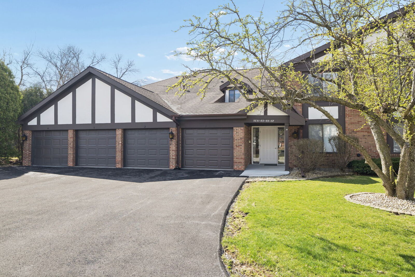Property Photo:  5851 Doe Circle  IL 60559 