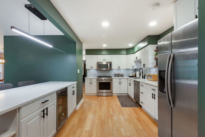 Property Photo:  920 W Firestone Drive  IL 60192 