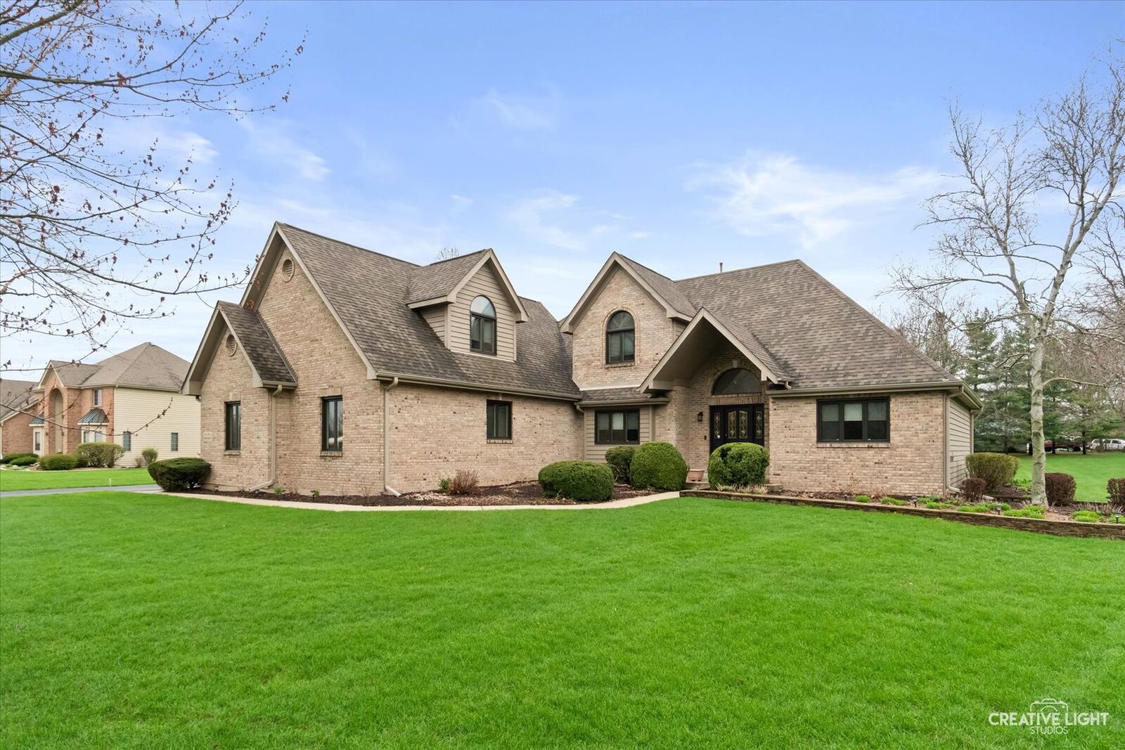 Property Photo:  5 W Royal Oaks Drive  IL 60512 