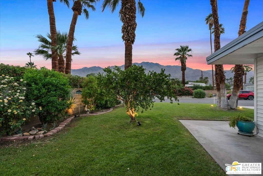 Property Photo:  572 N Calle Marcus  CA 92262 