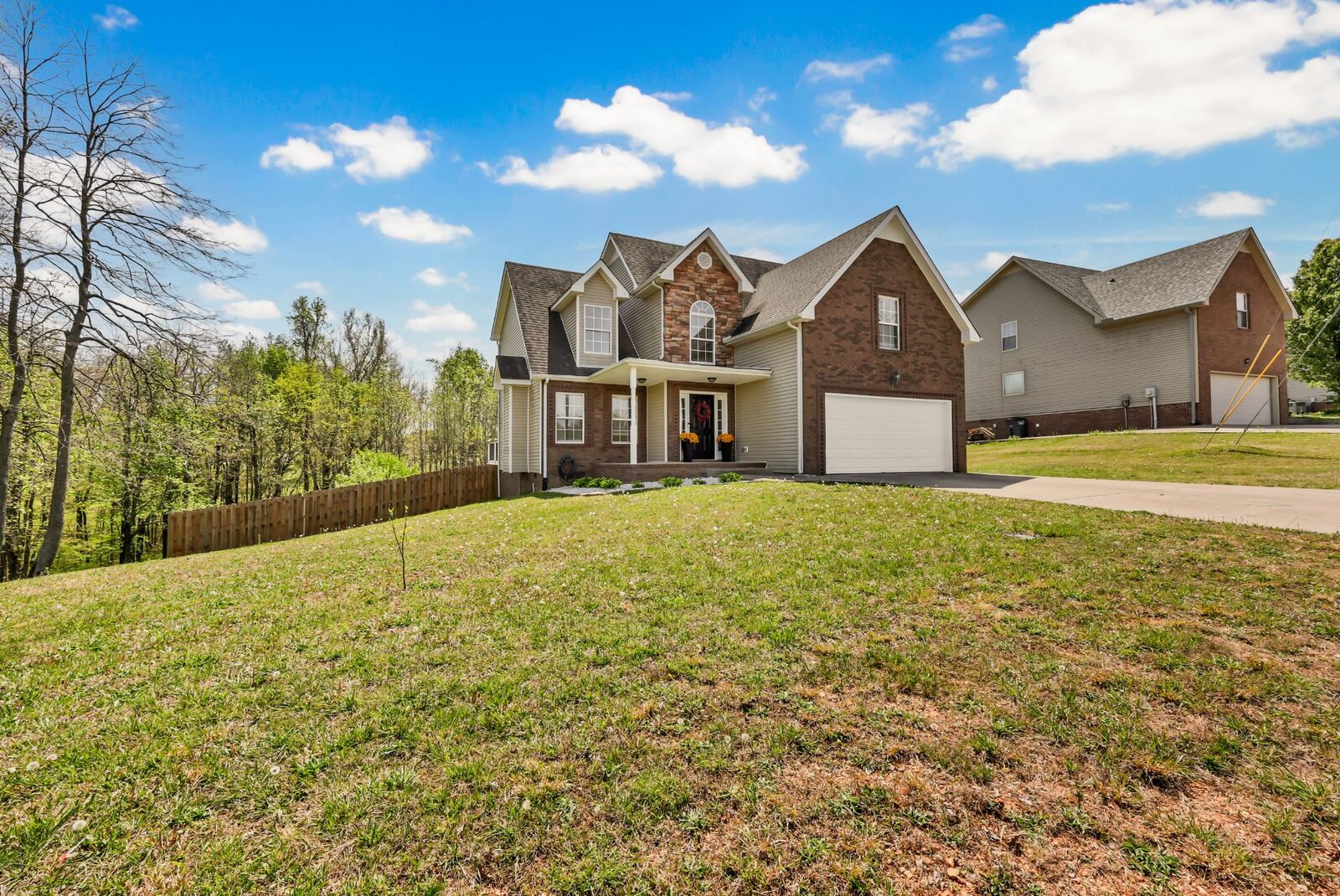 Property Photo:  1448 Rustys Ln  TN 37042 