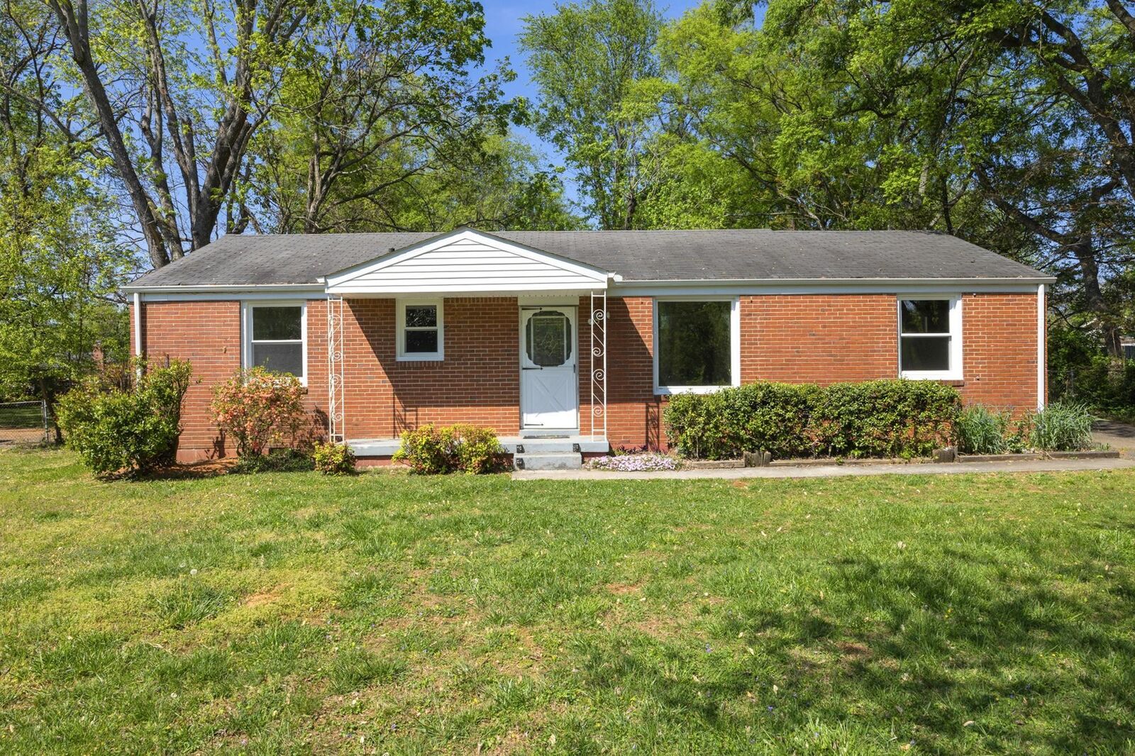 Property Photo:  1911 Gardner Dr  TN 37130 