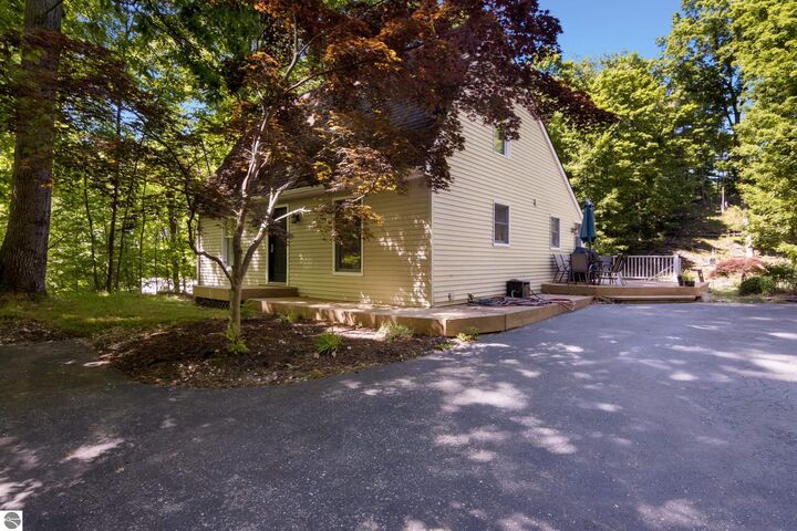 Property Photo:  10520 S Dalzell Road  MI 49684 