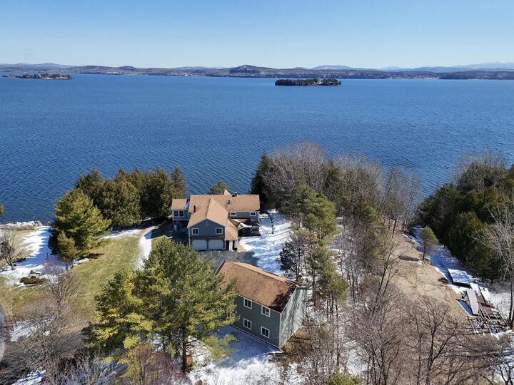 Property Photo:  25 Cavendish Cove  VT 05486 