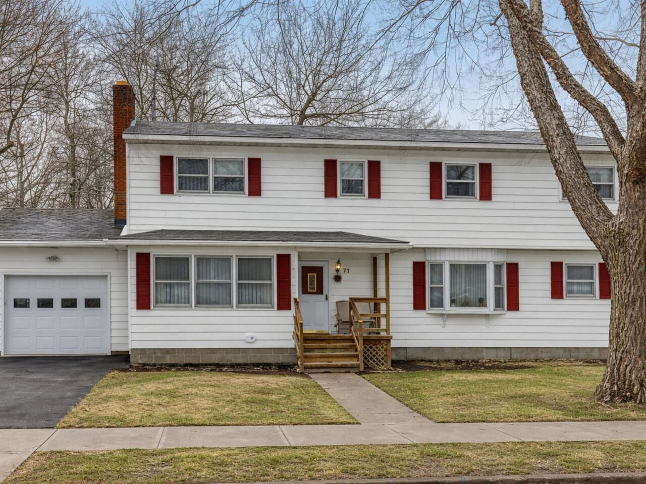 Property Photo: 71 Lakewood Parkway VT 05408