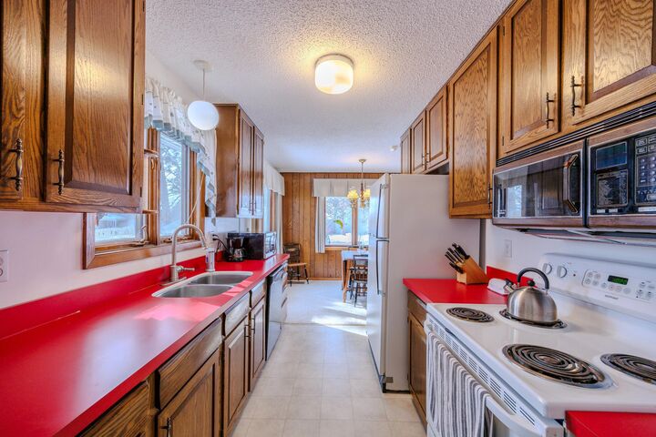 Property Photo:  1804 Delton Avenue NW  MN 56601 