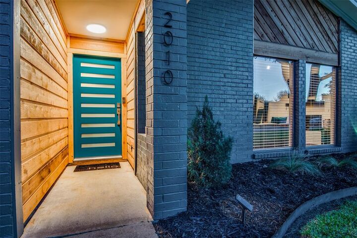 Property Photo: 2010 Heatherbrook Drive TX 76051