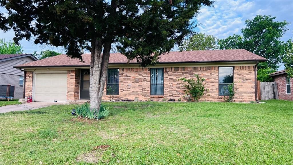 Property Photo:  2405 Donna Drive  TX 75051 