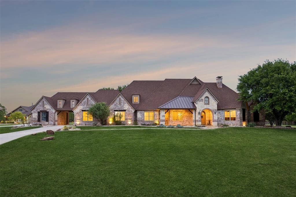 Property Photo: 8800 Fishtrap Road TX 76227