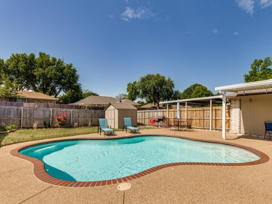 Property Photo: 1608 Mayflower Drive TX 75007