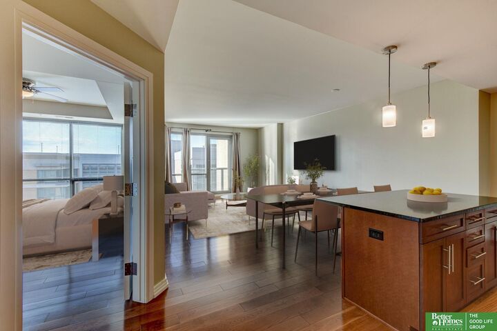 Property Photo: 3200 Farnam Court 3610 NE 68131