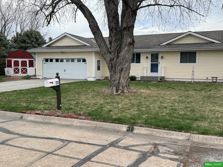 Property Photo: 521 N 9th Street NE 68061