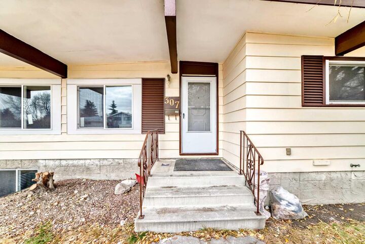 Property Photo:  307 Huntridge Road NE  AB T2K 4B8 