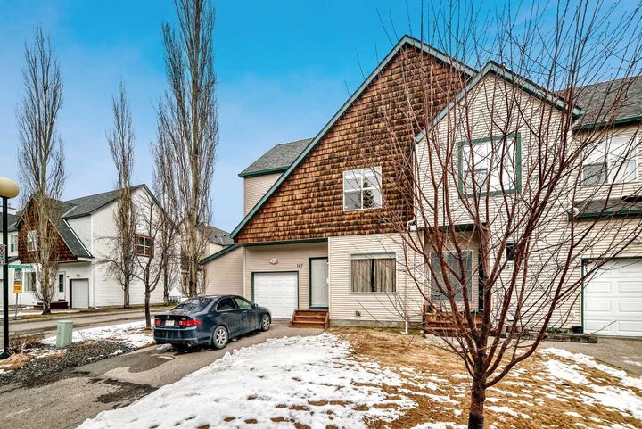 Property Photo:  187 Bridlewood View SW  AB T2Y 3X7 