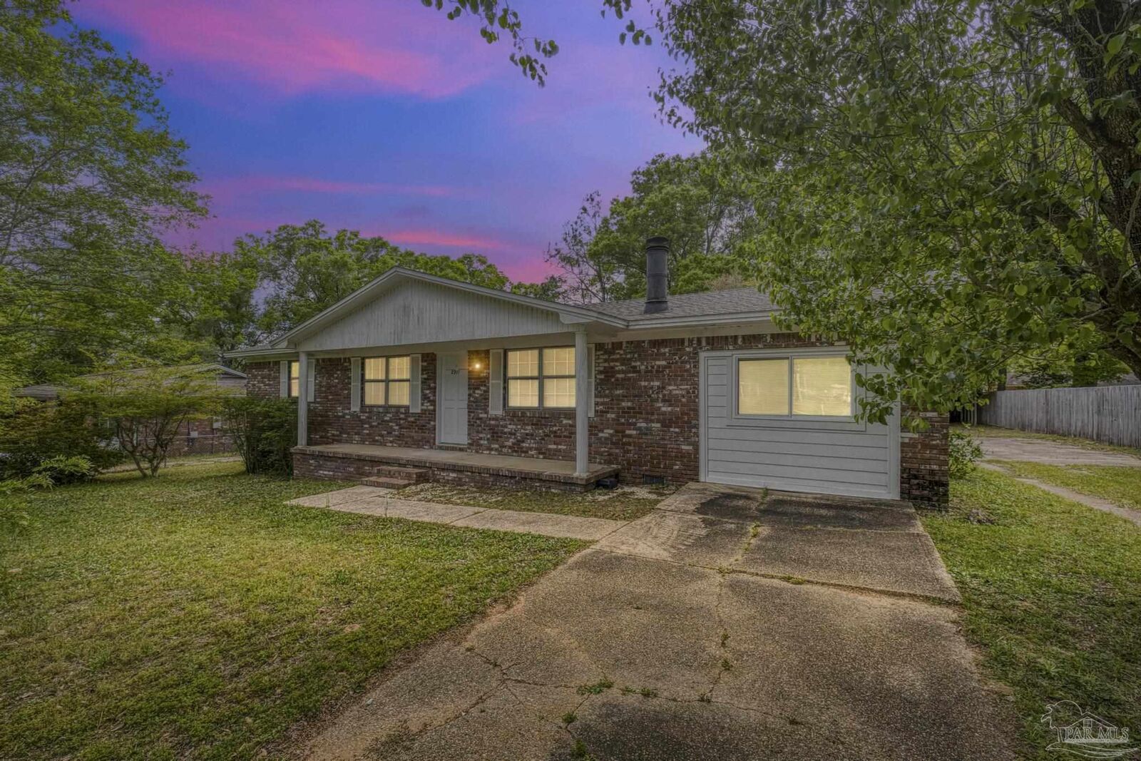 Property Photo:  2911 Baronne St  FL 32526 