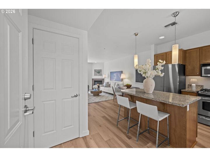 Property Photo:  10606 SE Main St 204  OR 97222 