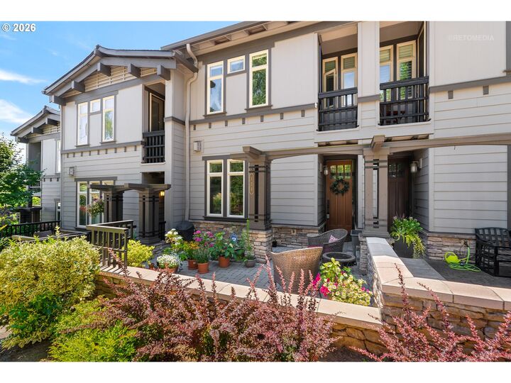 Property Photo:  124 D Ave  OR 97034 
